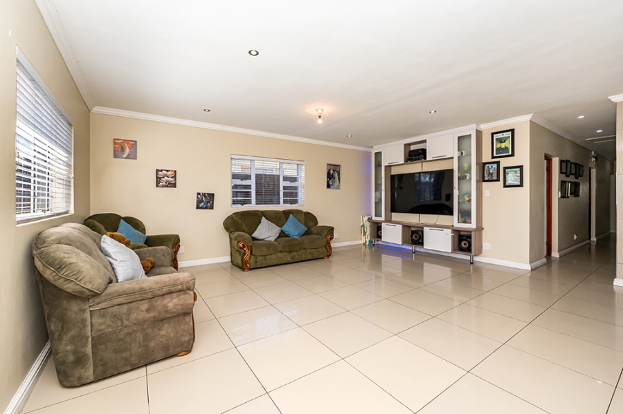 4 Bedroom Property for Sale in Grassy Park Western Cape